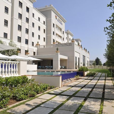 Peermont Metcourt Suites At Emperors Palace Kempton Park Extérieur photo