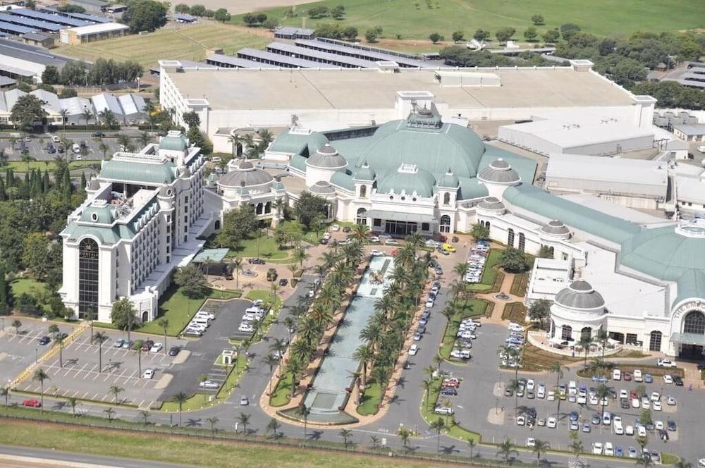 Peermont Metcourt Suites At Emperors Palace Kempton Park Extérieur photo