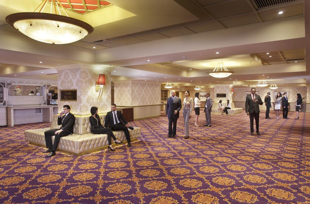 Peermont Metcourt Suites At Emperors Palace Kempton Park Extérieur photo
