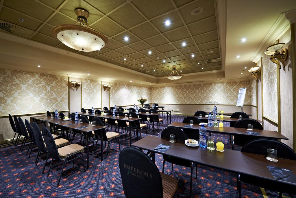 Peermont Metcourt Suites At Emperors Palace Kempton Park Extérieur photo